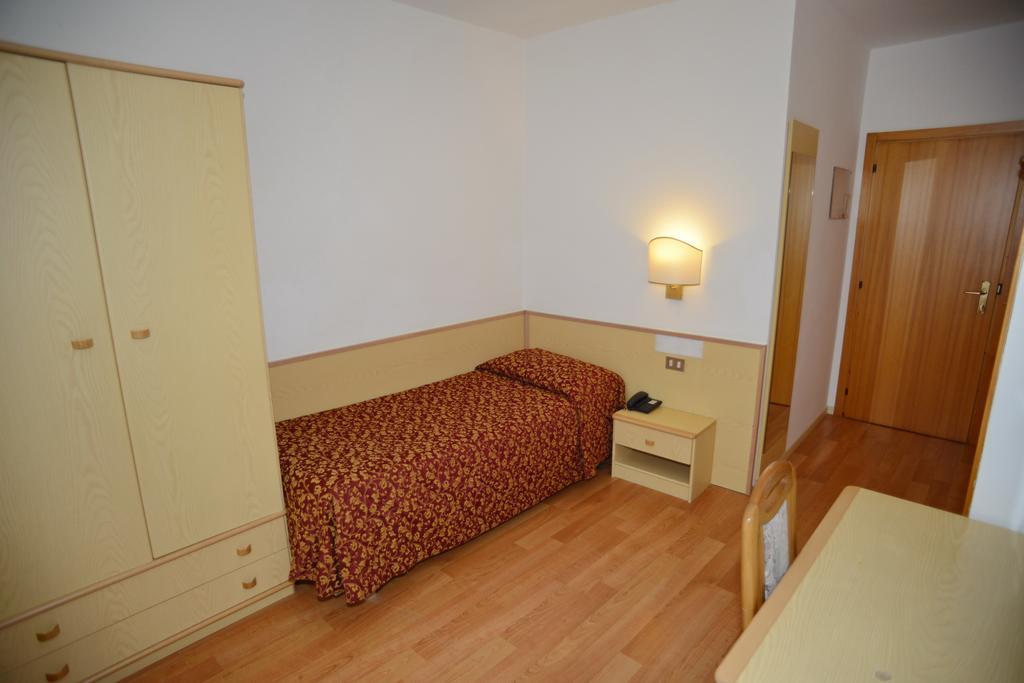 אנדלו Hotel Canada חדר תמונה