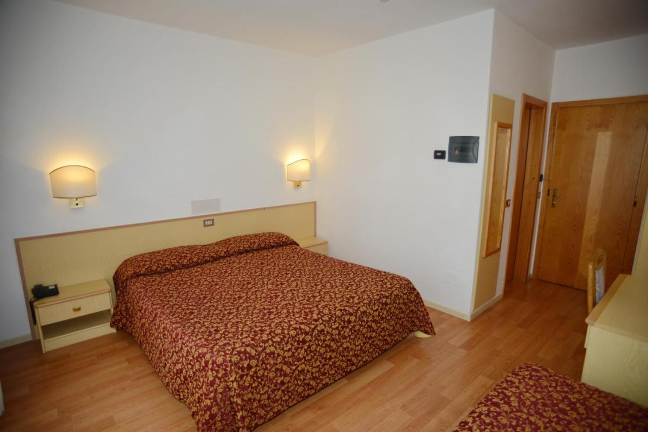 אנדלו Hotel Canada חדר תמונה